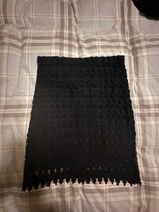 Falda de encaje negra