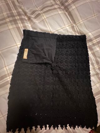 Falda de encaje negra