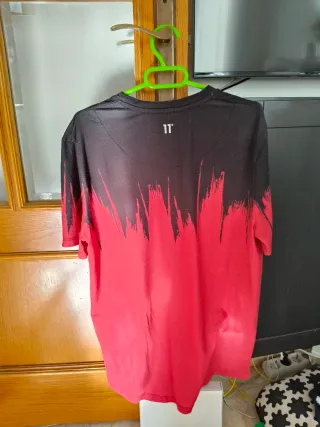 Camiseta 11 Degrees Roja y Negra Talla M