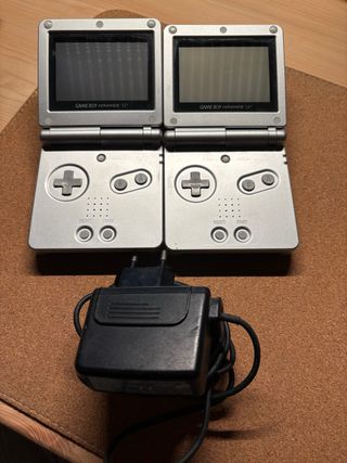 2x Nintendo Game Boy Advance SP Plata + cargador