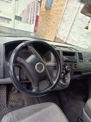 Volkswagen Transporter T5 2004