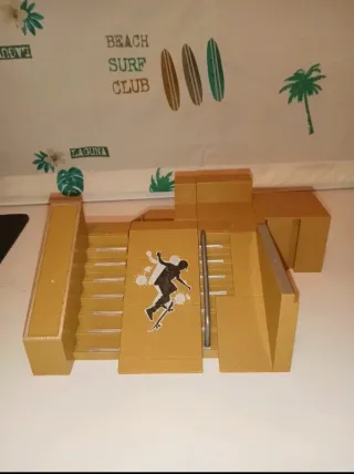Skatepark en miniatura + 4 skates