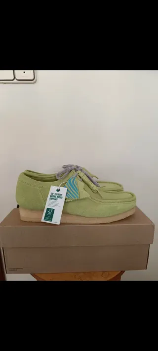 Clarks Wallabee Pale Lime Suede