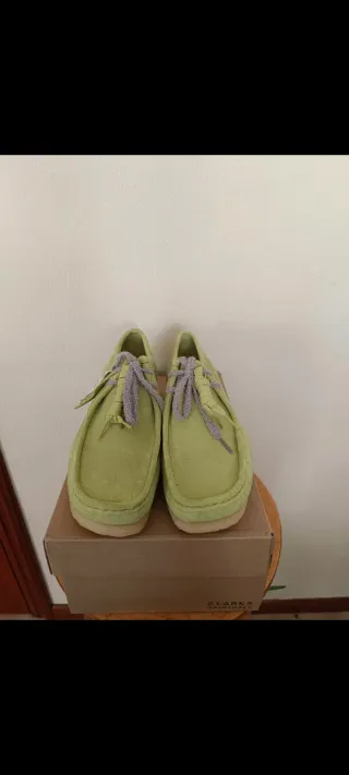 Clarks Wallabee Pale Lime Suede