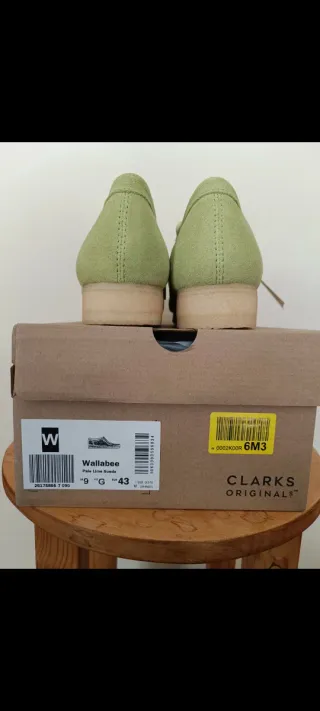 Clarks Wallabee Pale Lime Suede