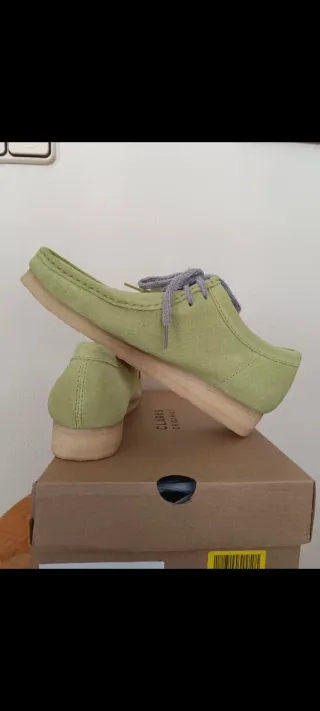 Clarks Wallabee Pale Lime Suede