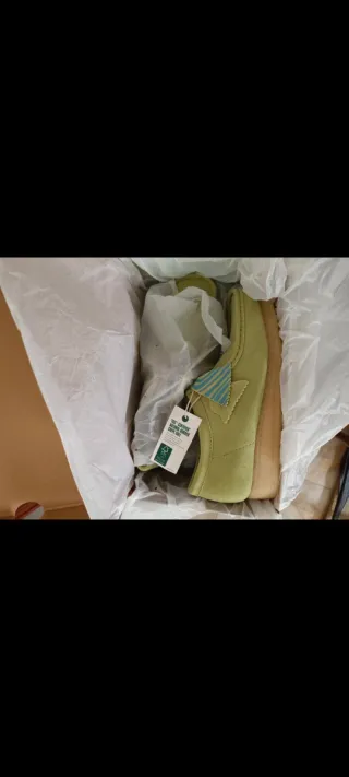 Clarks Wallabee Pale Lime Suede
