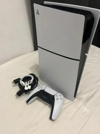 Consola PS5 con mando y cables