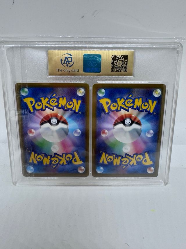 2 Cartas Pokémon Pikachu 2023 AP Grado 10