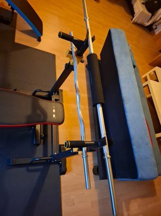 Máquina de gimnasio y accesorios.