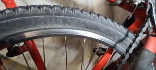 Bicicleta de Montaña Roja y Negra