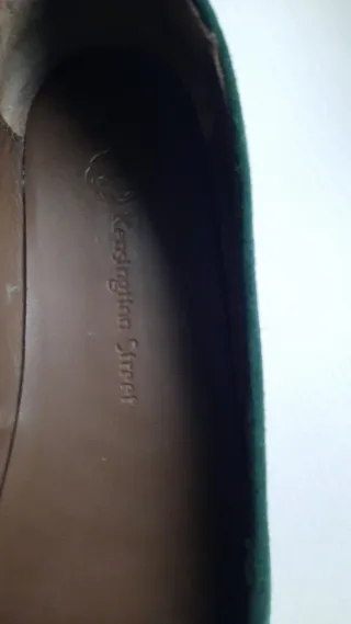 Bailarinas verdes ante lazo