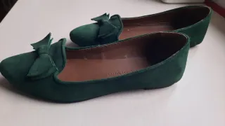 Bailarinas verdes ante lazo