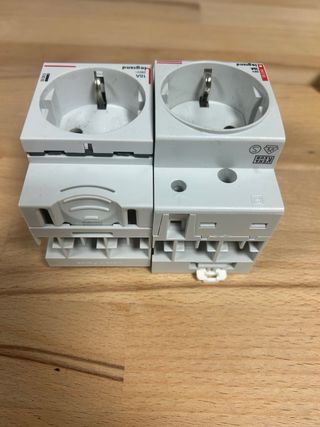 Enchufe Legrand 2P+T 16A Carril DIN.