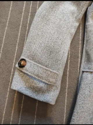 Abrigo gris talla XXL con capucha