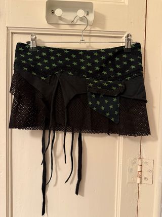 Minifalda estrellas verde y negro