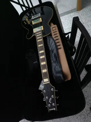 Guitarra Eléctr. Ibanez ARC100 + Funda + afinador