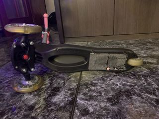 Patín infantil rosa con luces