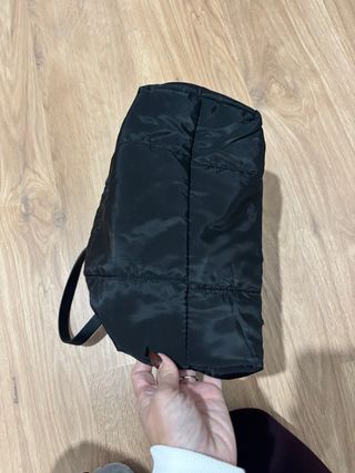 Bolso negro acolchado