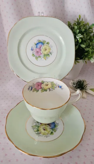 Trio da tè Royal Crown verde e fiori