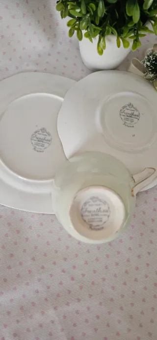 Trio da tè Royal Crown verde e fiori