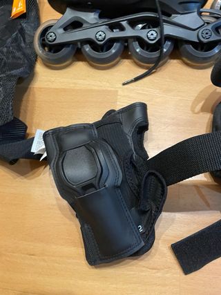 Patines en línea con protecciones