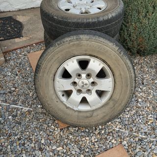 Ruedas Mitsubishi con Llantas