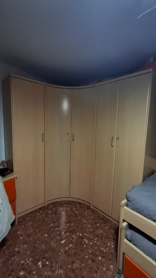 Armario curvo de madera