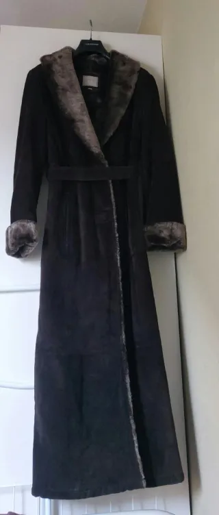 Abrigo largo marrón con pelo