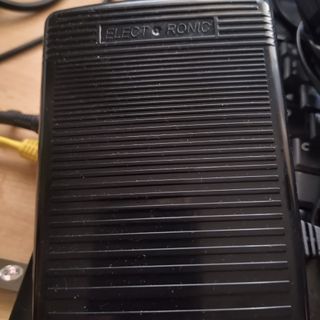 Pedal para máquina de coser