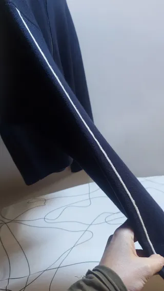 Jersey azul con cremallera