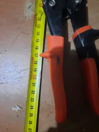 Tijeras de chapa naranja y negro