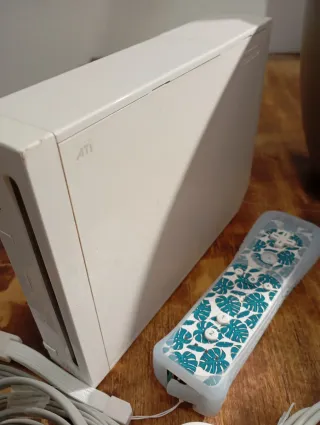 Consola Nintendo Wii con mandos y cables