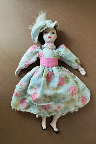 MUÑECA PORCELANA SOMBRERO FANAS