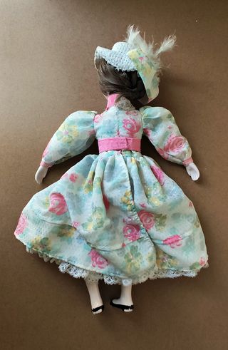 MUÑECA PORCELANA SOMBRERO FANAS