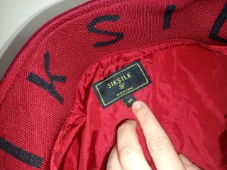 Chaqueta cortavientos SikSilk burdeos