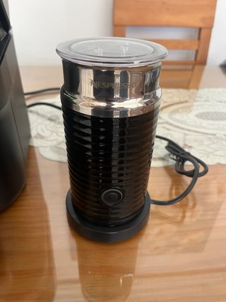 Cafetera Nespresso DeLonghi Negra