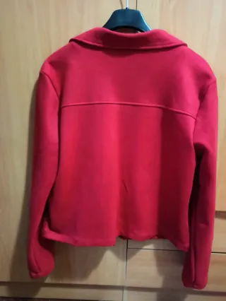 Cazadora roja mujer cremalleras