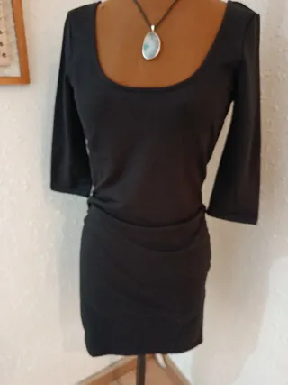 Vestido negro manga 3/4