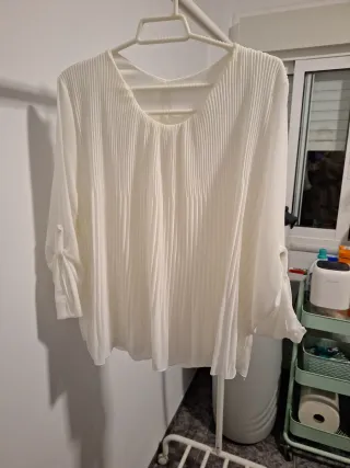 Blusa blanca plisada manga larga