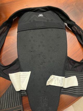 Protector Espalda Salomon Negro. Talla Junior XL