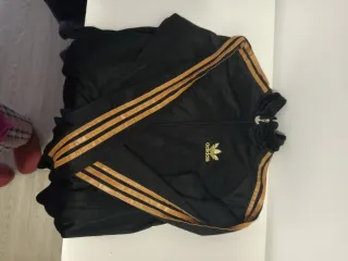 Chaqueta Adidas Negra y Dorada