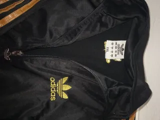 Chaqueta Adidas Negra y Dorada