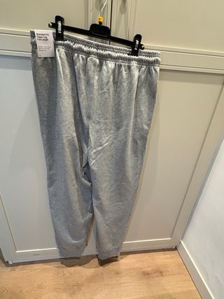 Pantalones Nike grises talla M sin estrenar