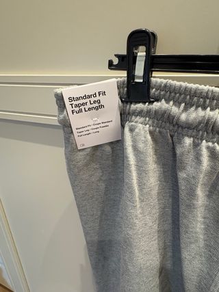 Pantalones Nike grises talla M sin estrenar