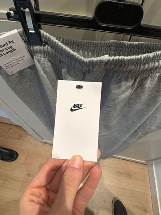 Pantalones Nike grises talla M sin estrenar