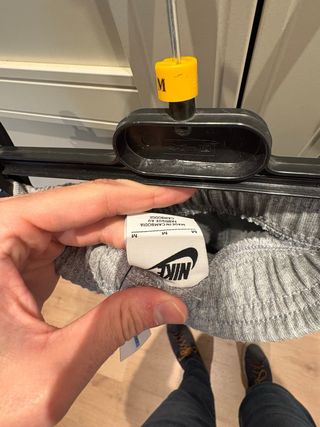 Pantalones Nike grises talla M sin estrenar