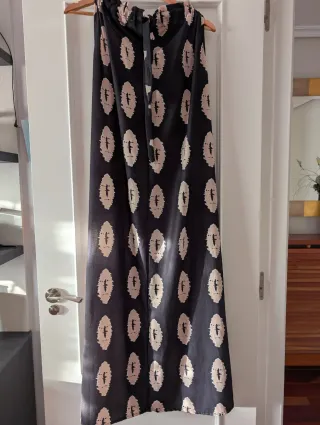 Vestido largo estampado negro y beige