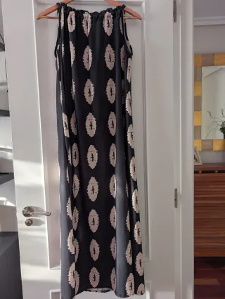 Vestido largo estampado negro y beige