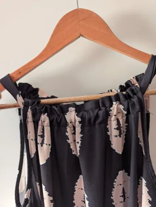 Vestido largo estampado negro y beige